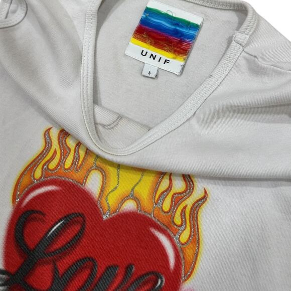 UNIF Love Graphic Crop Tank - Picture 2 of 6